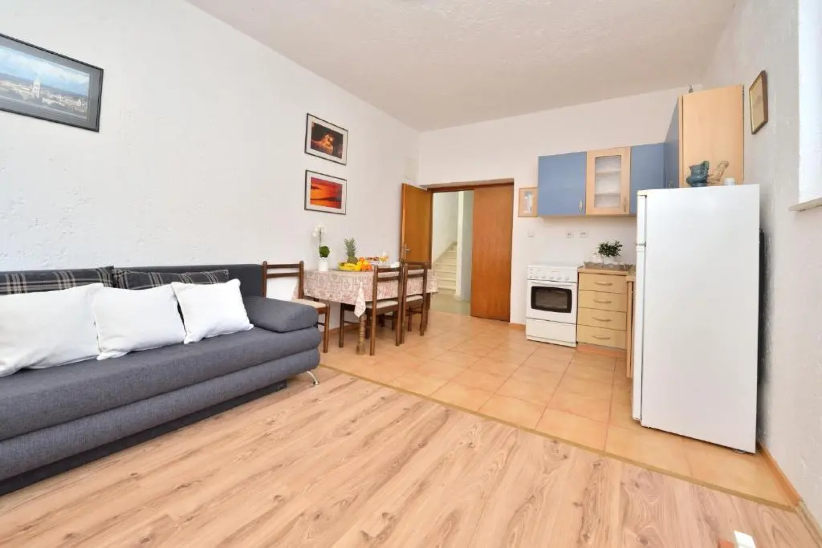 Beachfront Skoblar Holiday Home with Seaview