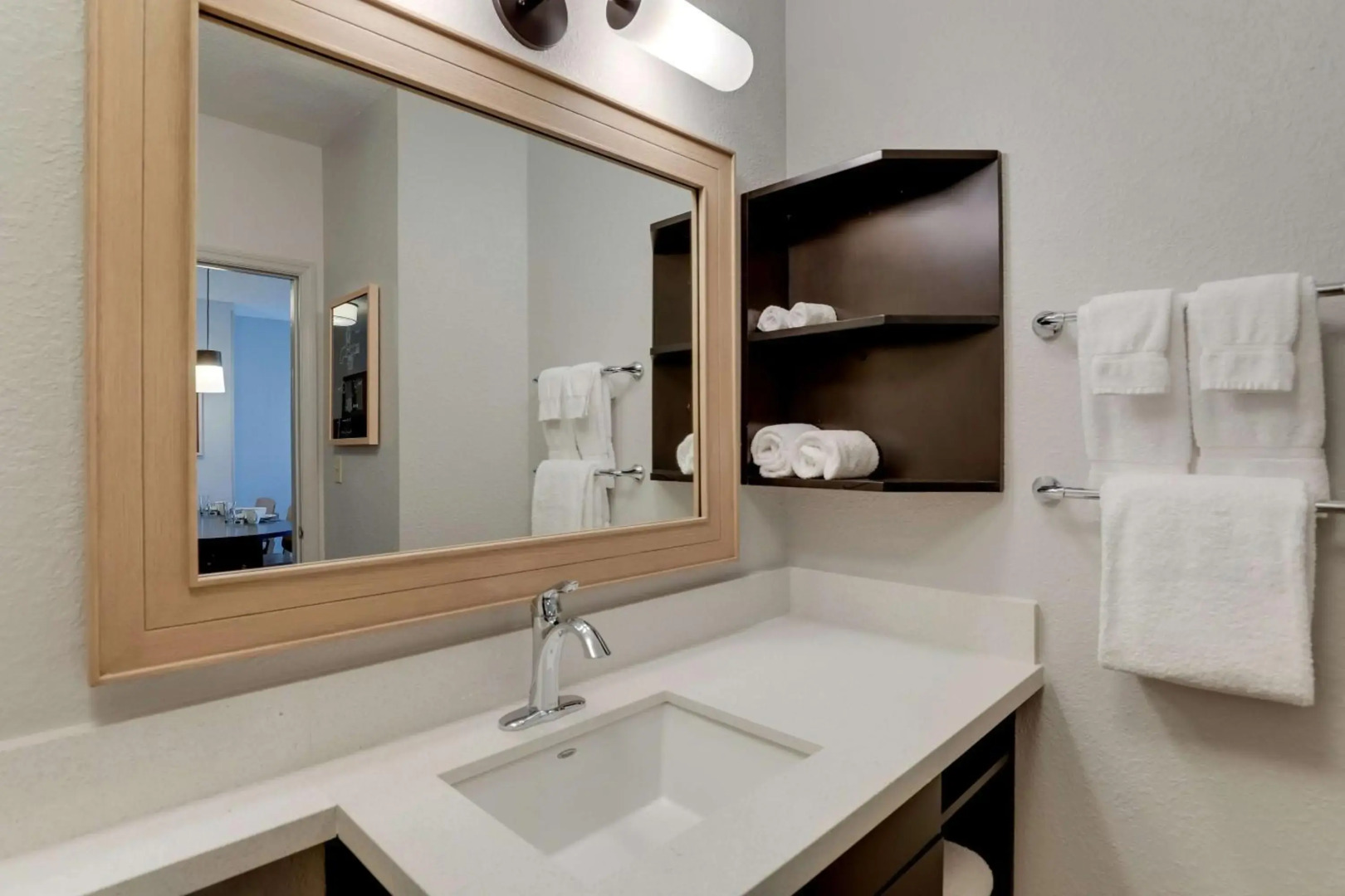 Sonesta Simply Suites Miami Airport Doral