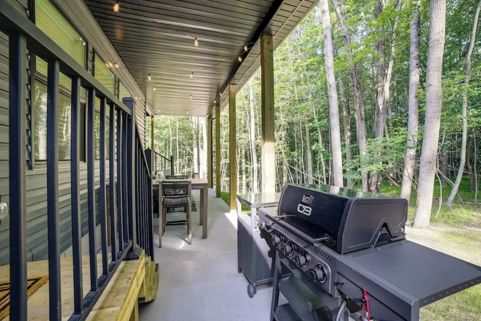 Lake Access, Pools & More: Family Home in Stanwood