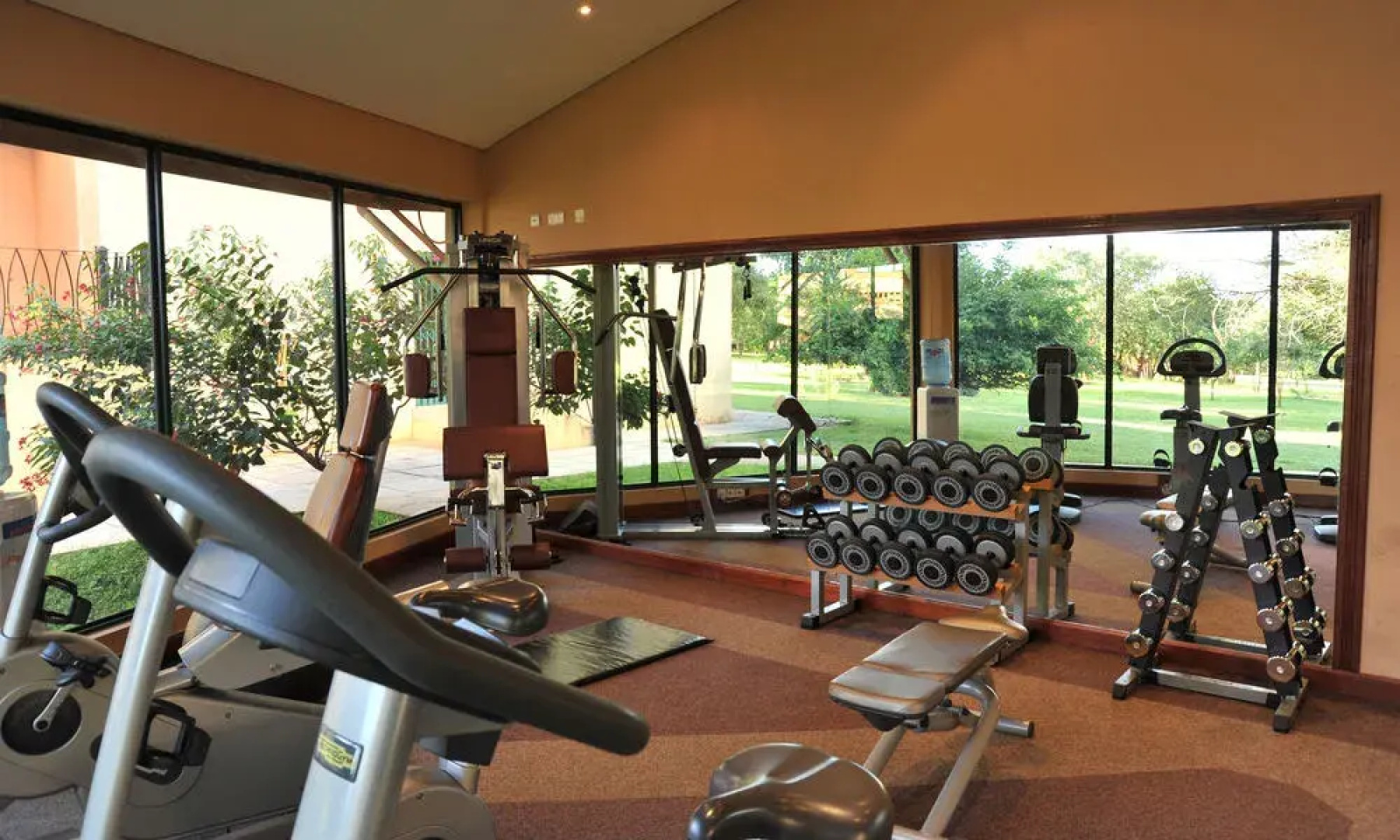 Cresta Golfview Hotel