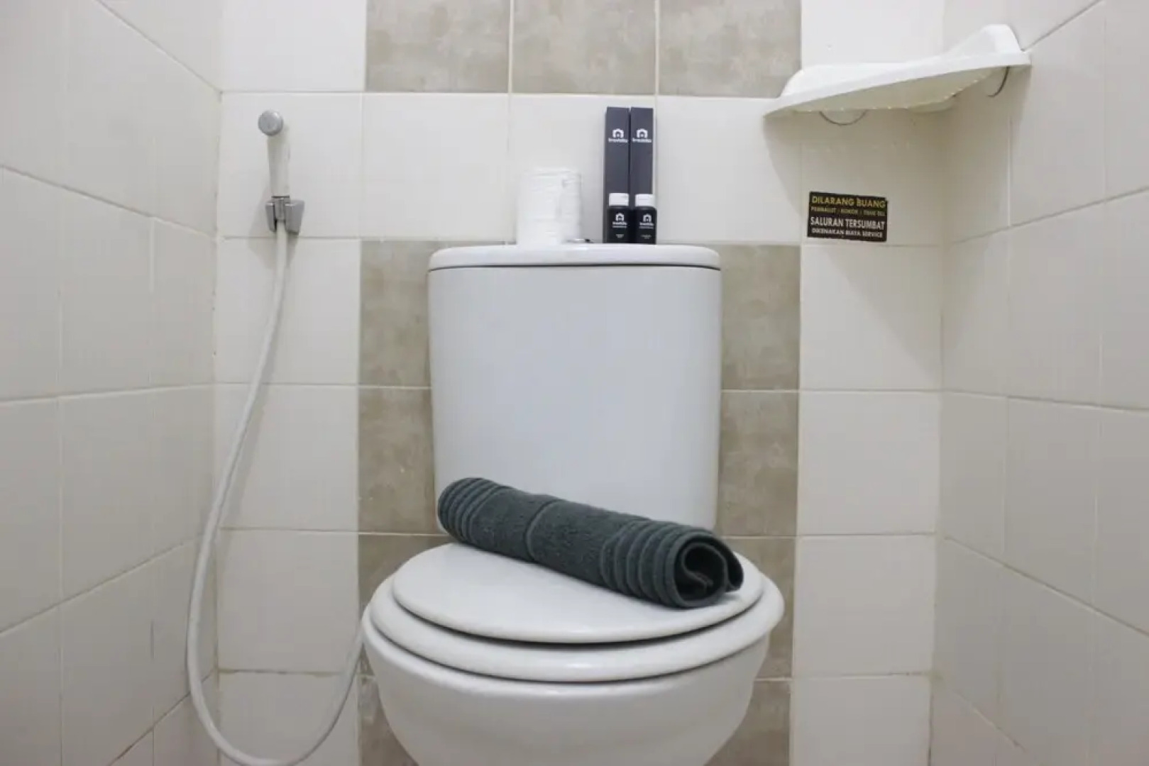 Strategic & Comfy 2Br Apartment At The Edge Near Unjani