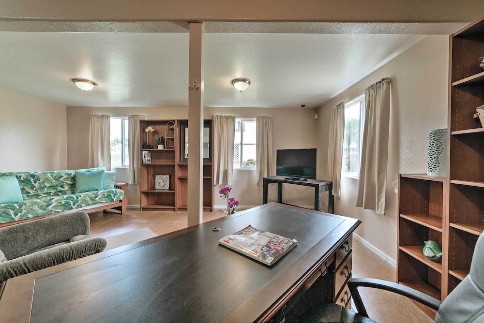 Hawaiian Hideaway w/ Yard < 2 Miles to Hilo Bay!