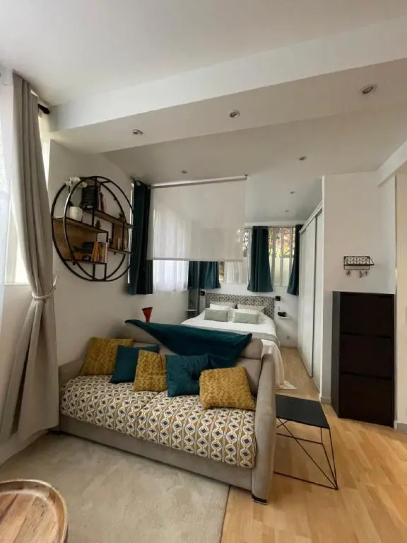 Très beau Studio Lumineux refait a Neuf !