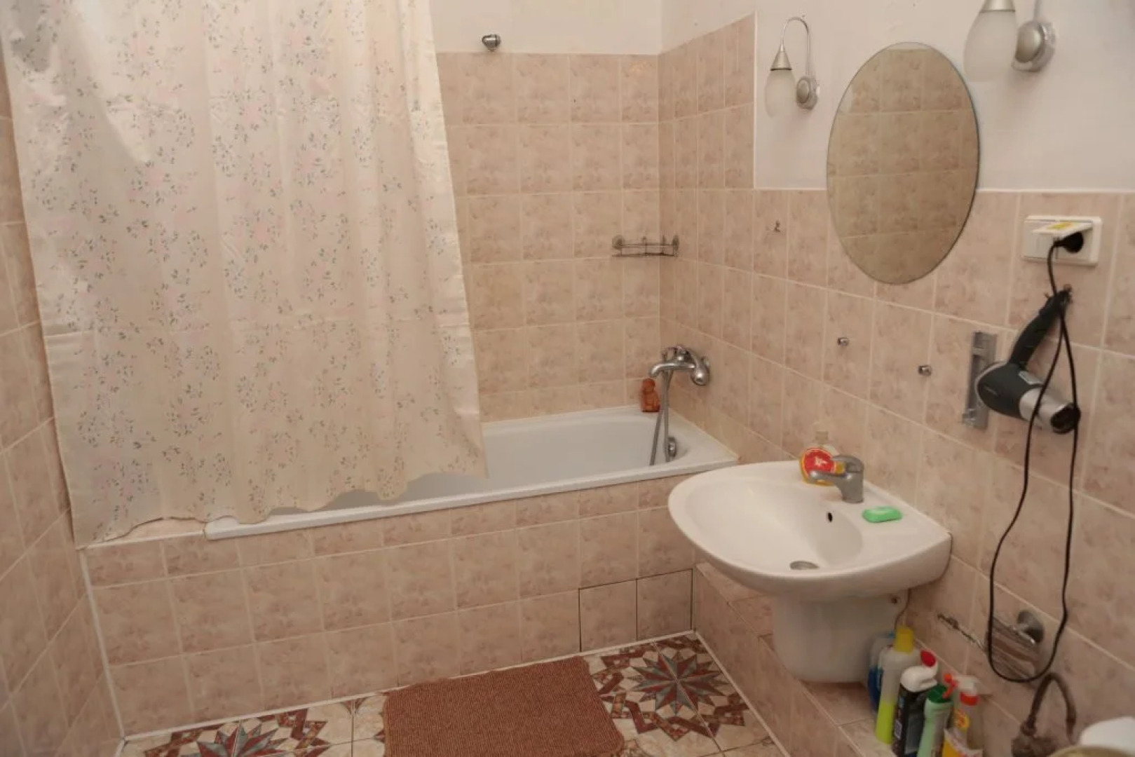 Hollywood Home Hostel