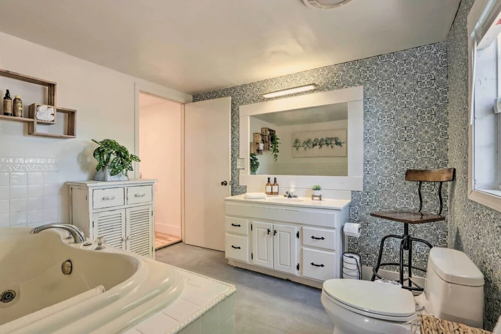 Waterfront Lake Ozark Home w/ Dock & Boat Slip!