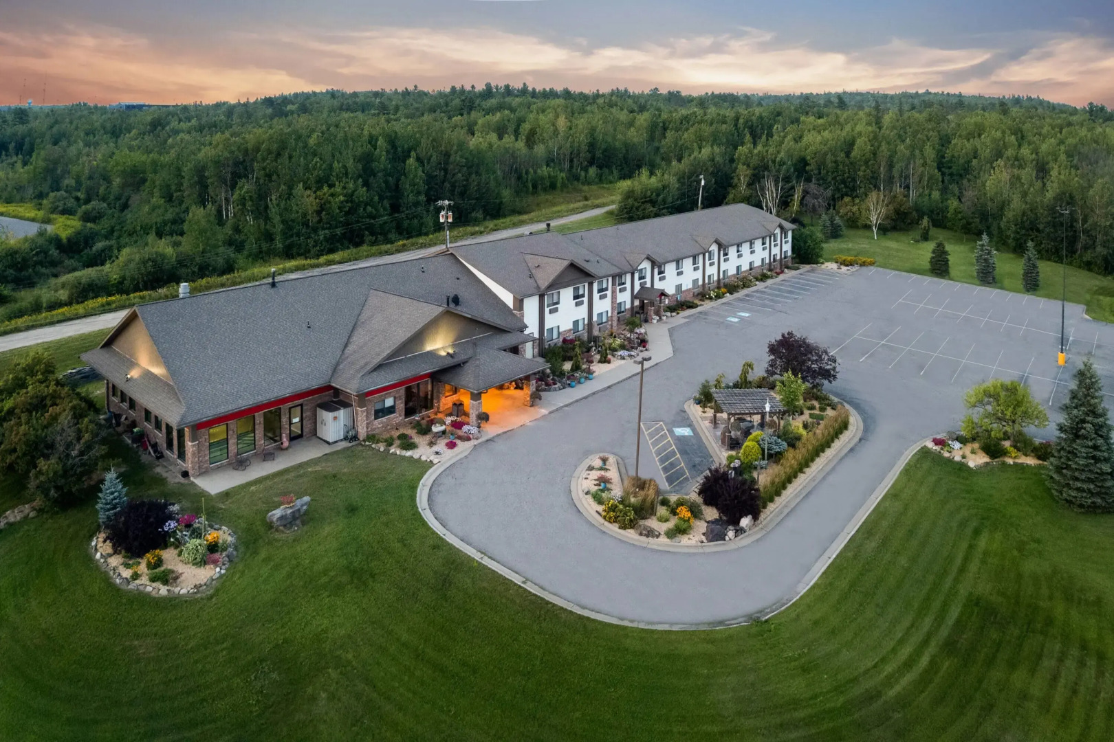 Super 8 by Wyndham Eveleth