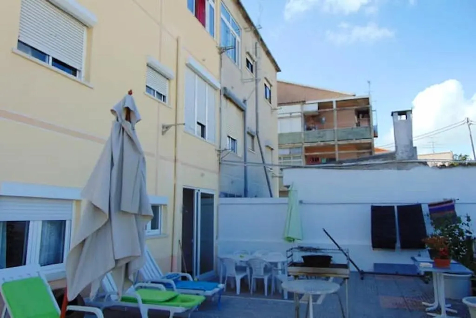 Apartment with 2 bedrooms in Almada with shared pool enclosed garden and WiFi 5 km from the beach