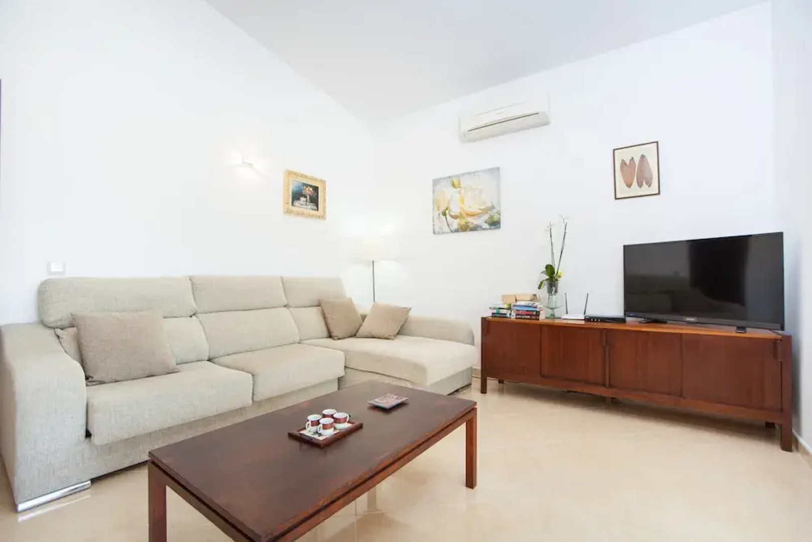 Villa With Pool & Terrace