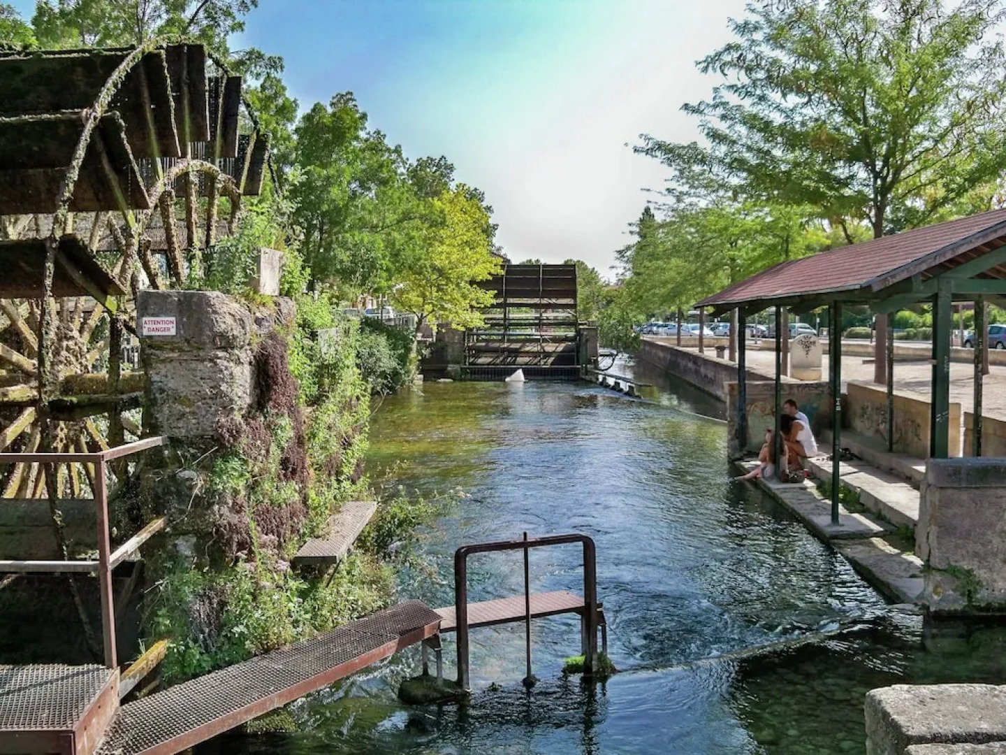 Stylish Villa With Heated Swimming Pool Close to the Lovely L'isle-sur-la-sorgue