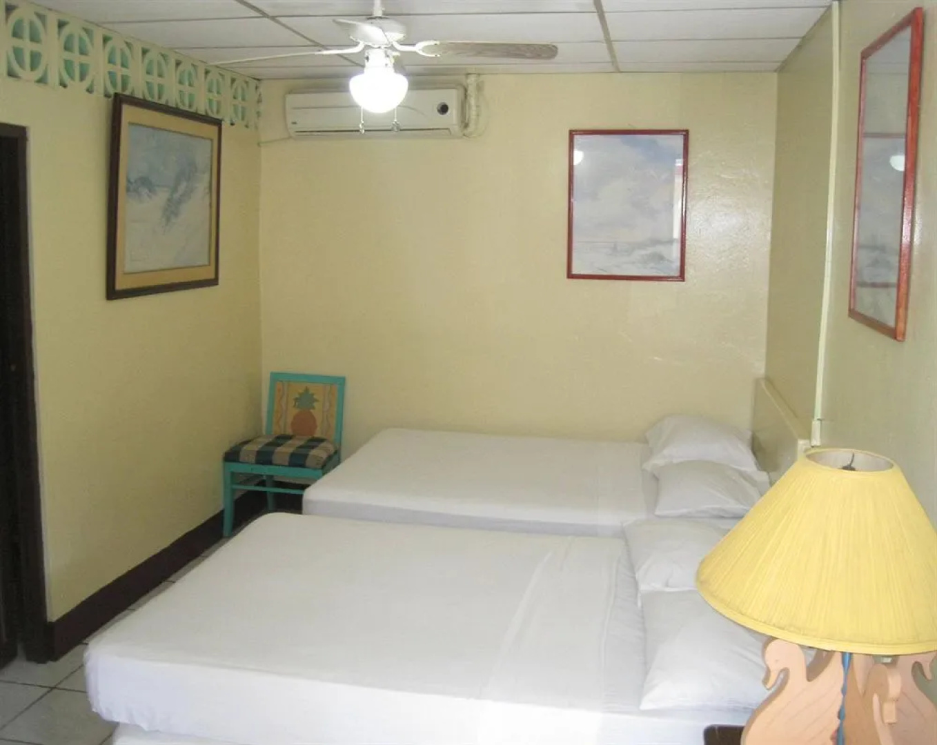 Hotel Ivania's