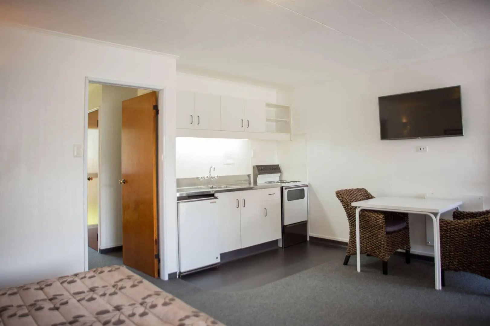 Colonial on Gladstone