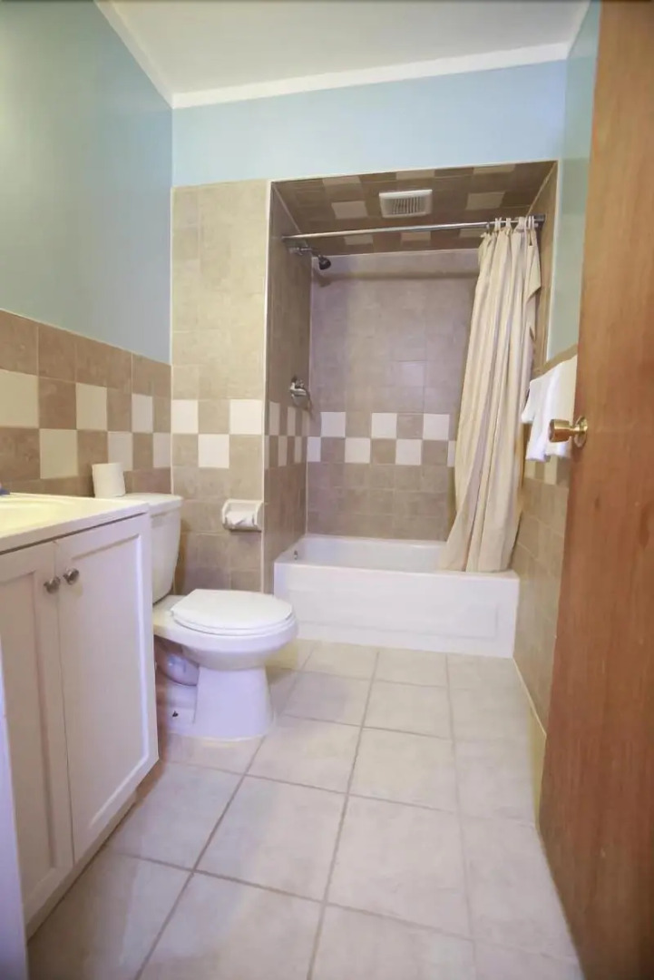 Meadowbrook Motor Lodge