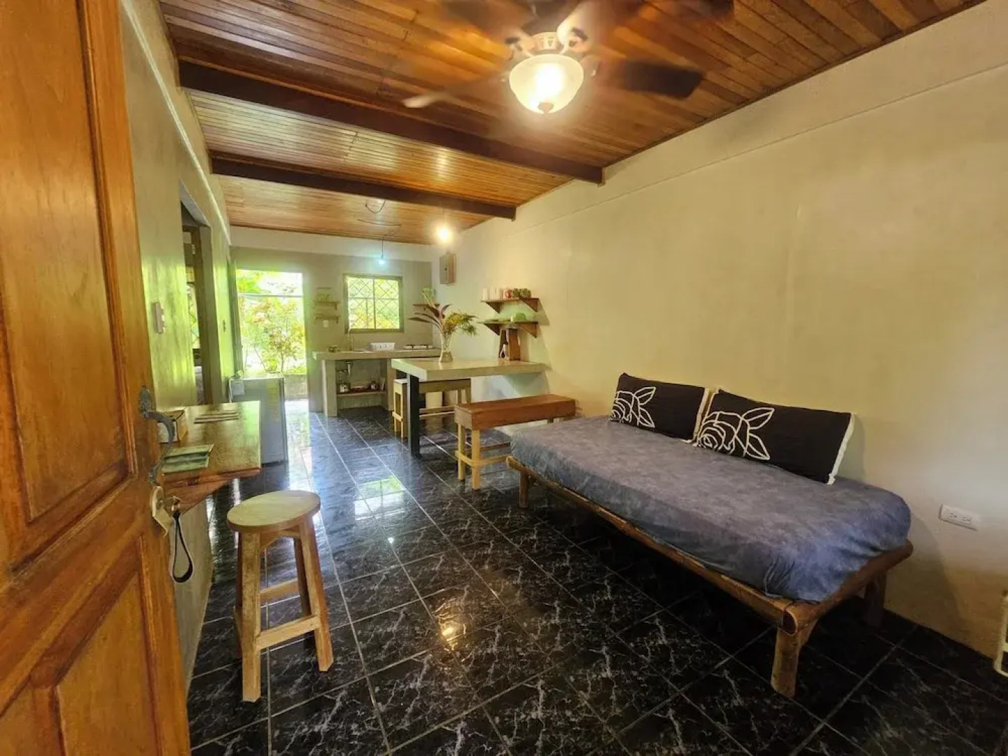 Don Jons Lodge -Surf & Yoga