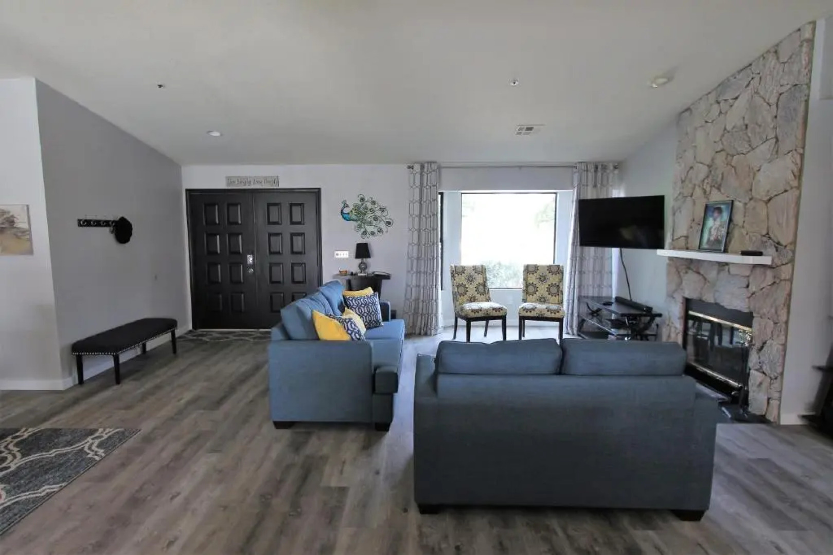 Comfortable vacation property 12 minutes from downtown.