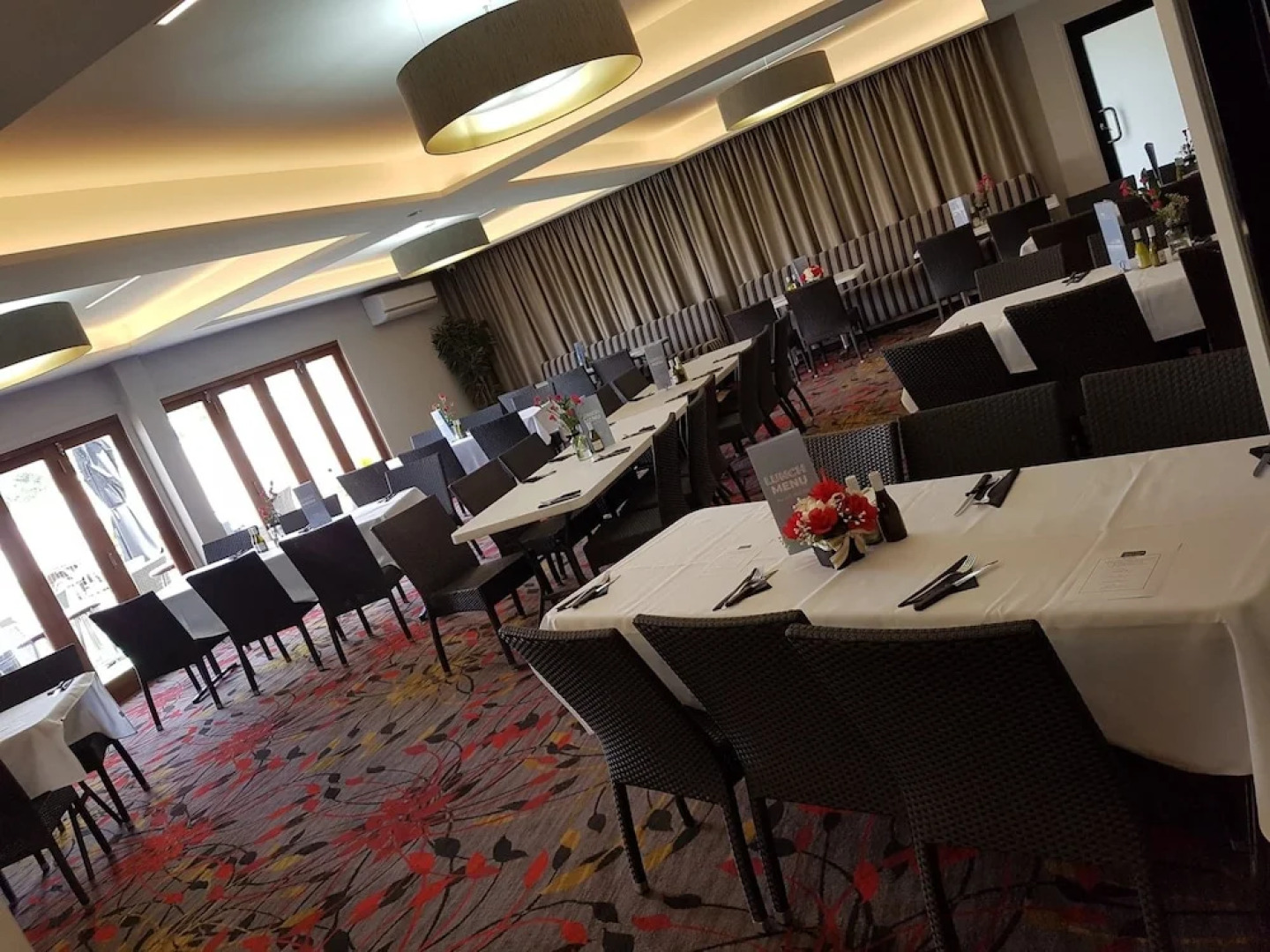 OSheas Windsor Hotel