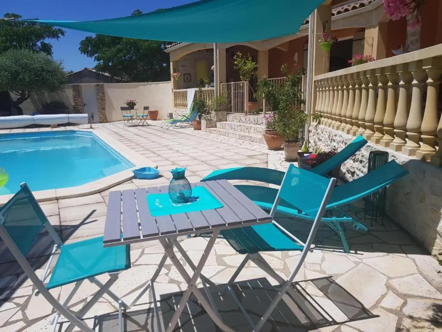 CHAMBRE D HOTES à 4 KMS D UZES " Chez Nadou "