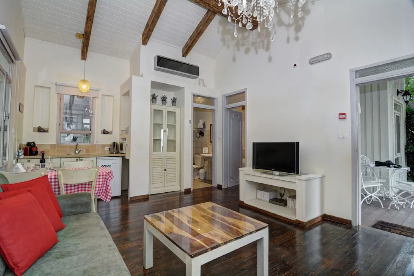 The White Cabins - Home