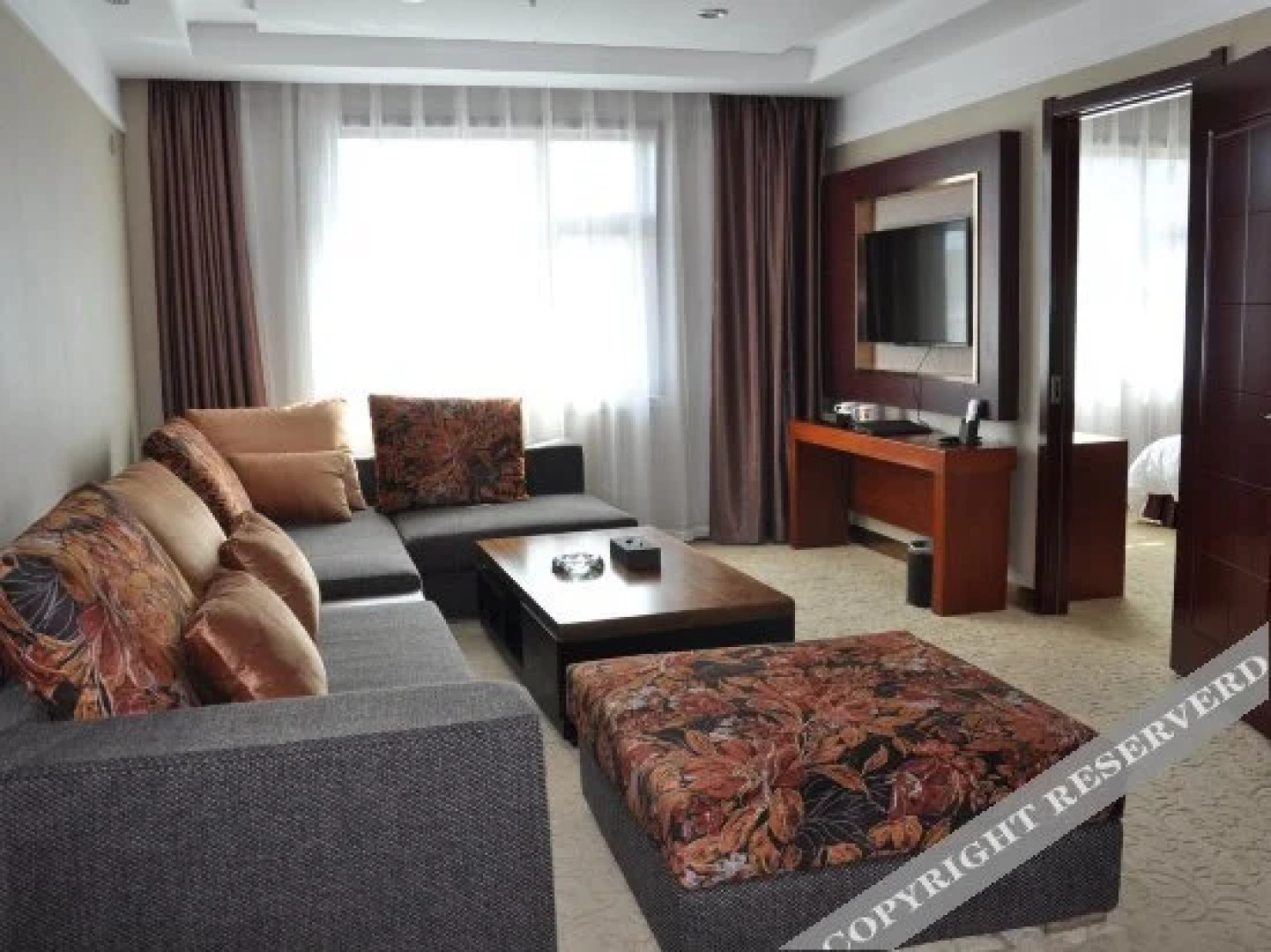 Super 8 Hotel Hezuo Shengshi Jubao