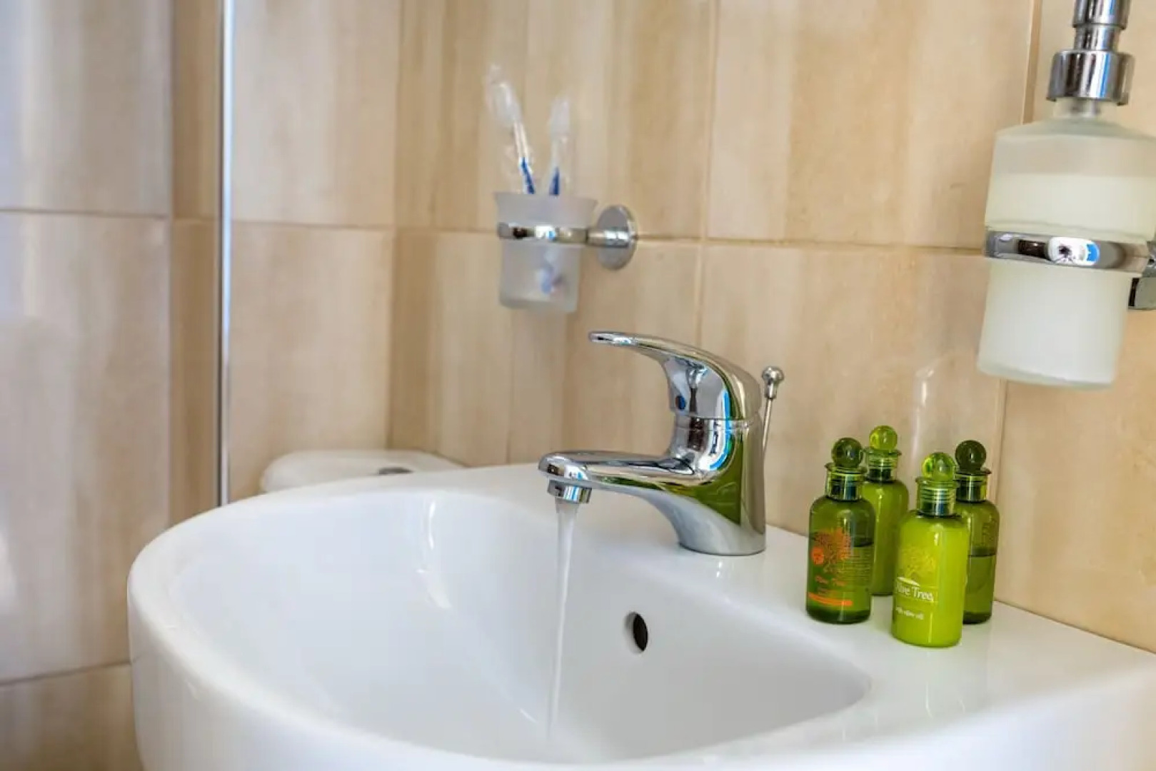 John Akroyiali rooms