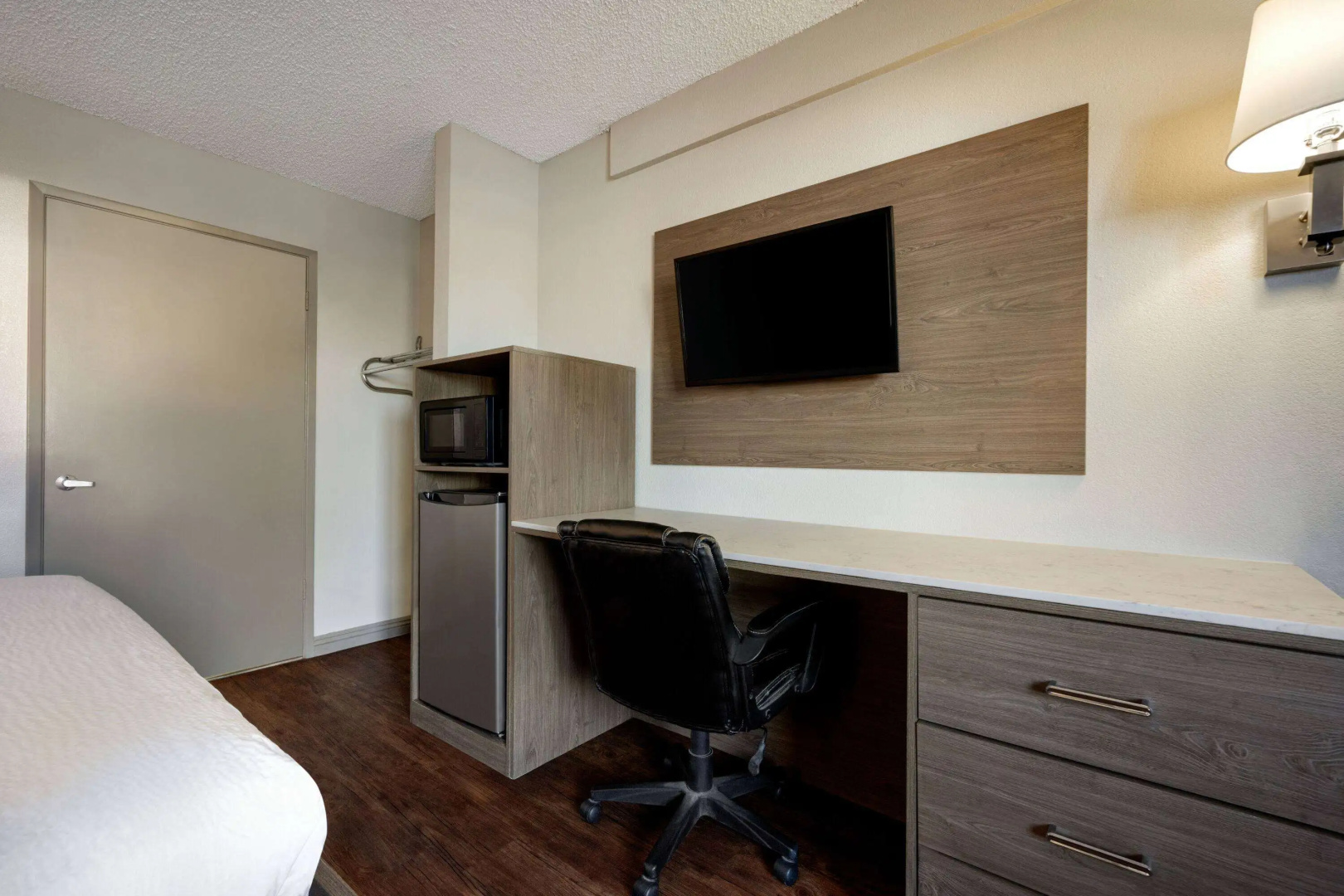 Days Inn by Wyndham Fresno South