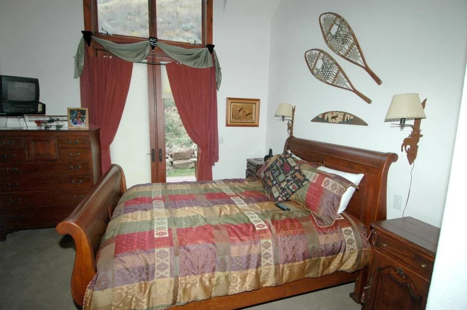 Robason 6 Bedroom Home by RedAwning