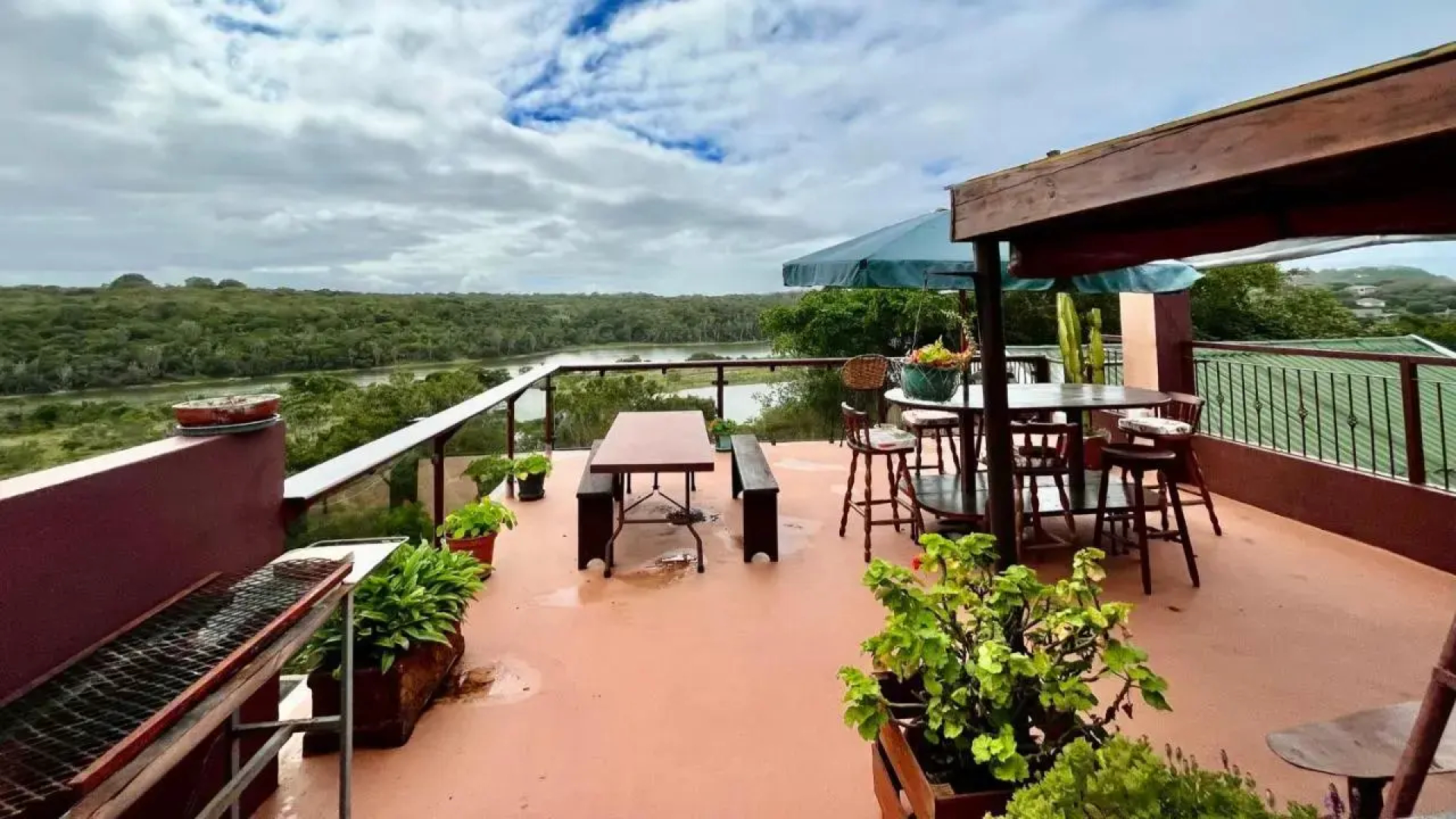 Open Plan Lagoon View Chalet