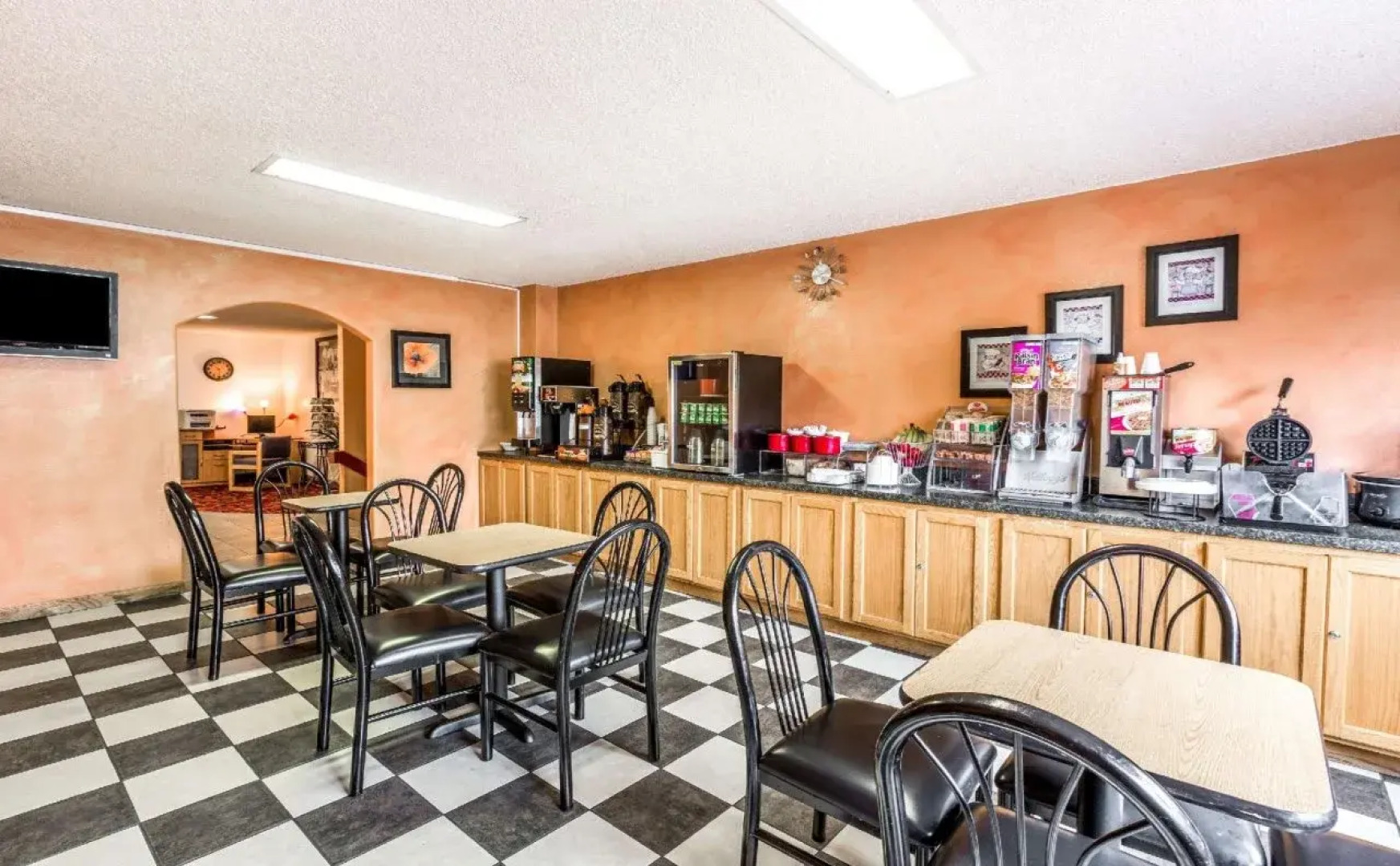 Super 8 by Wyndham Airport I90