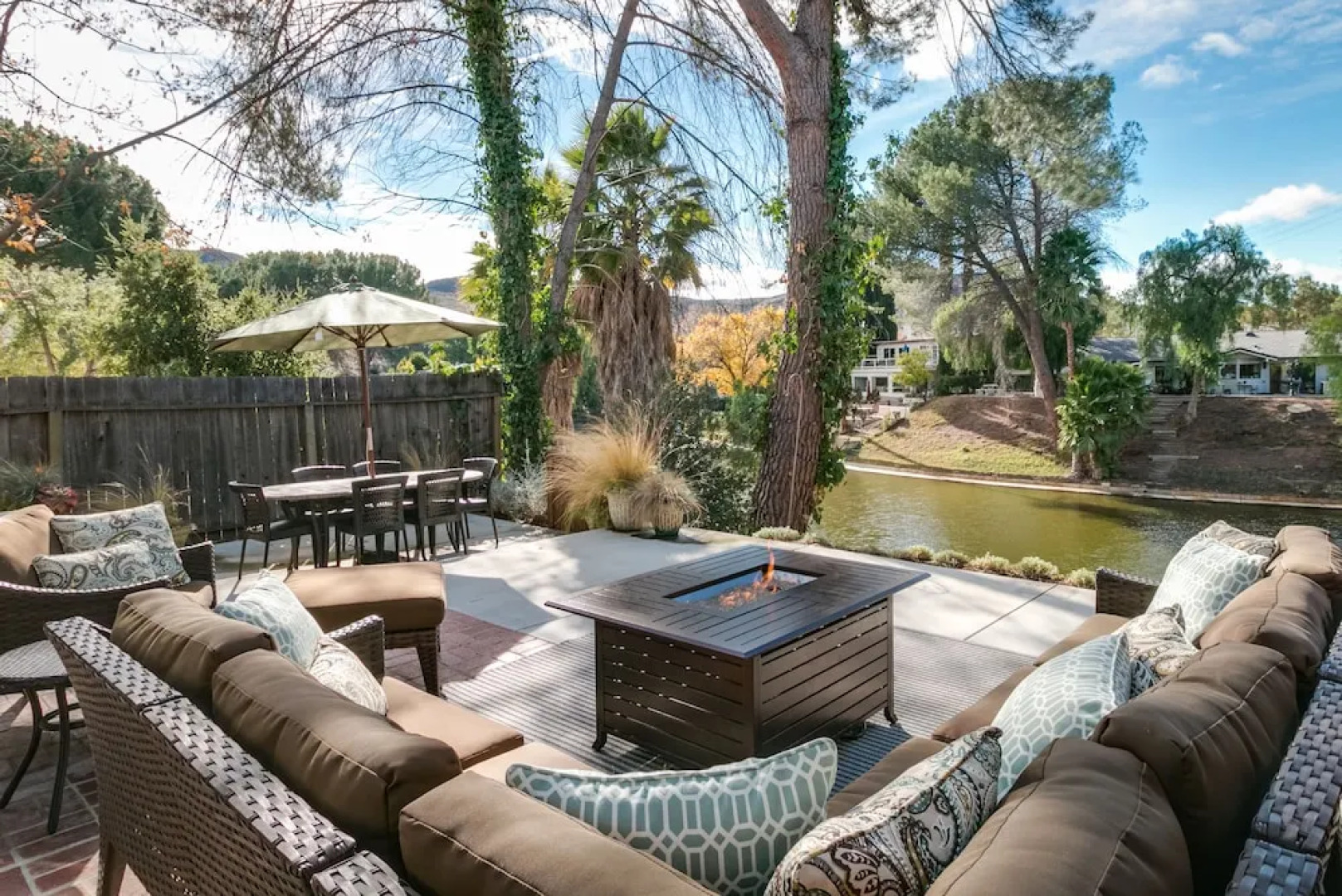 Agoura Hills  W/landscaped Yard 3 Bedroom Home