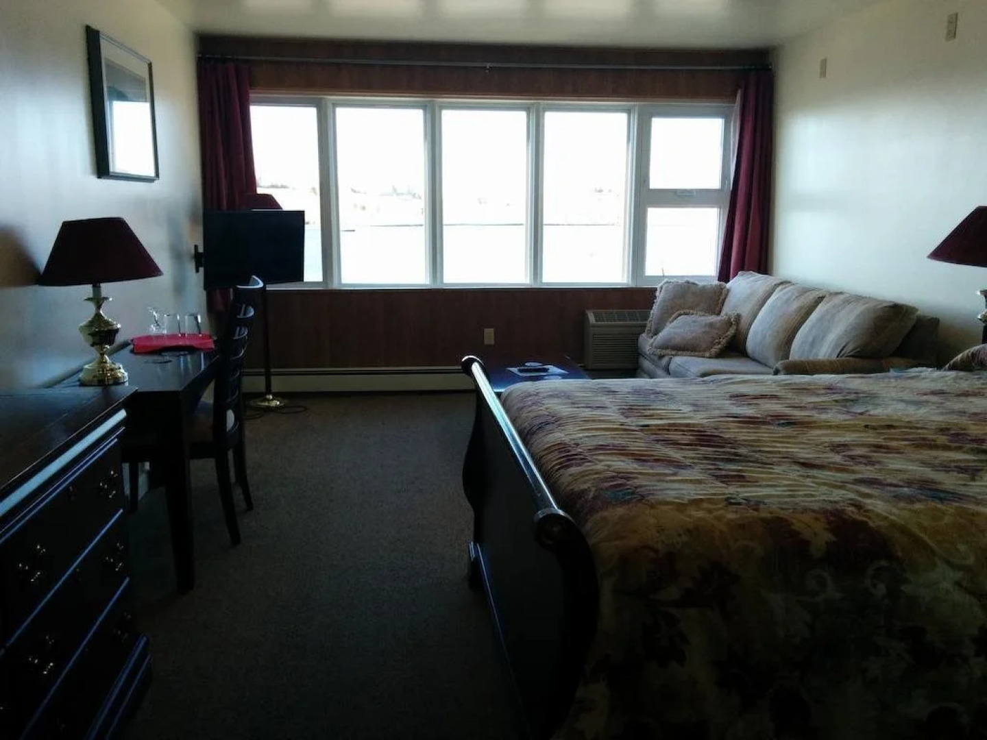 The Dockside Inn & Restaurant