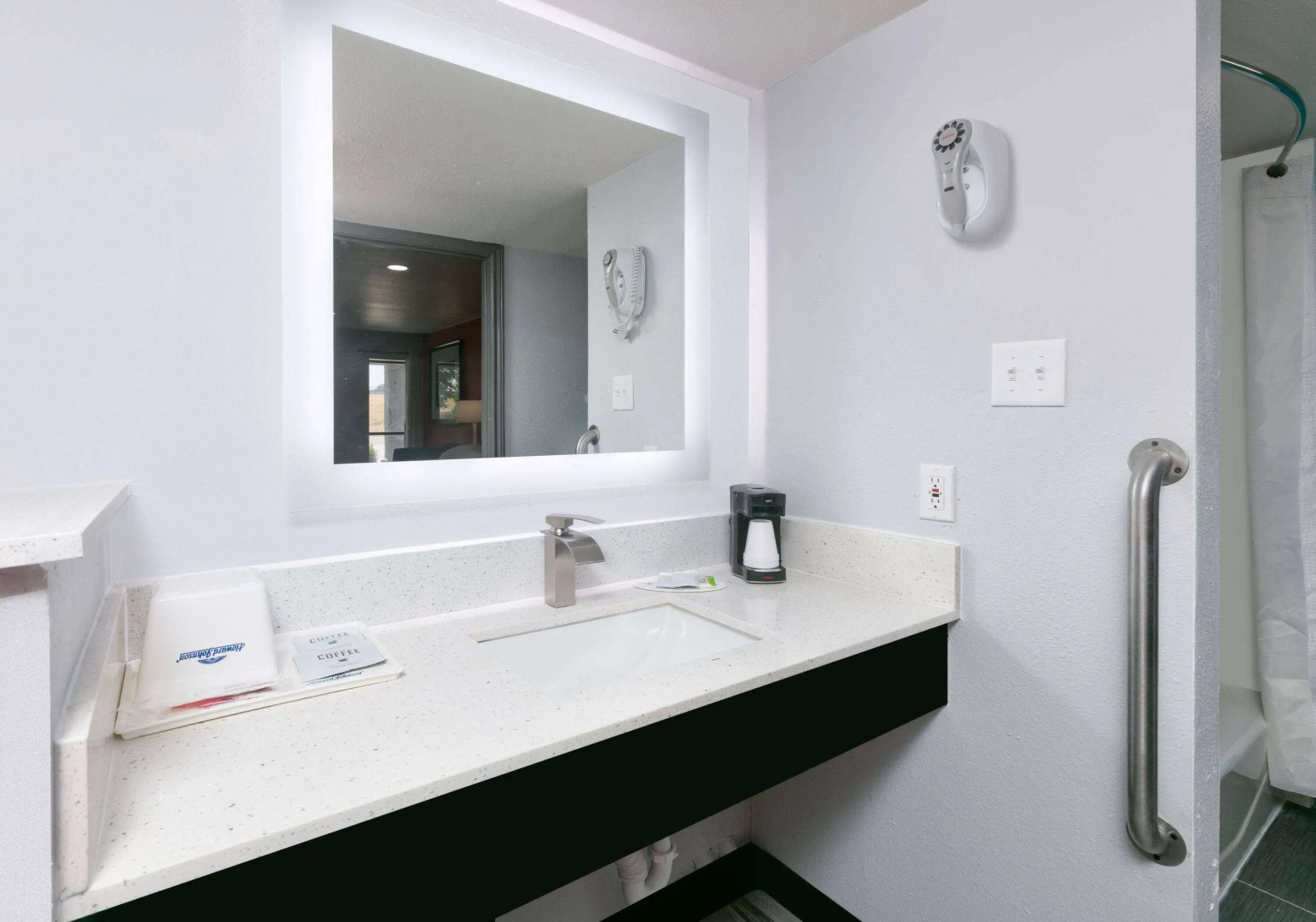 Howard Johnson by Wyndham San Marcos