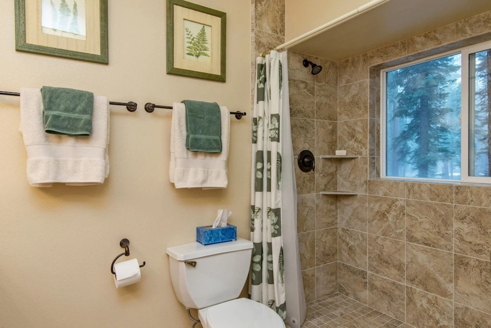 Sugar Pine Haus with Hot Tub by RedAwning