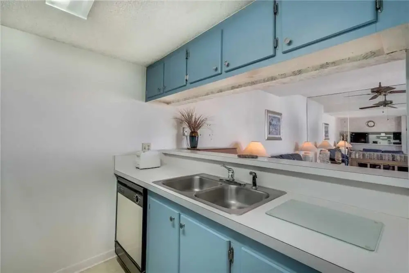 Madeira Beach Yacht Club 323E - Two Bedroom Condo