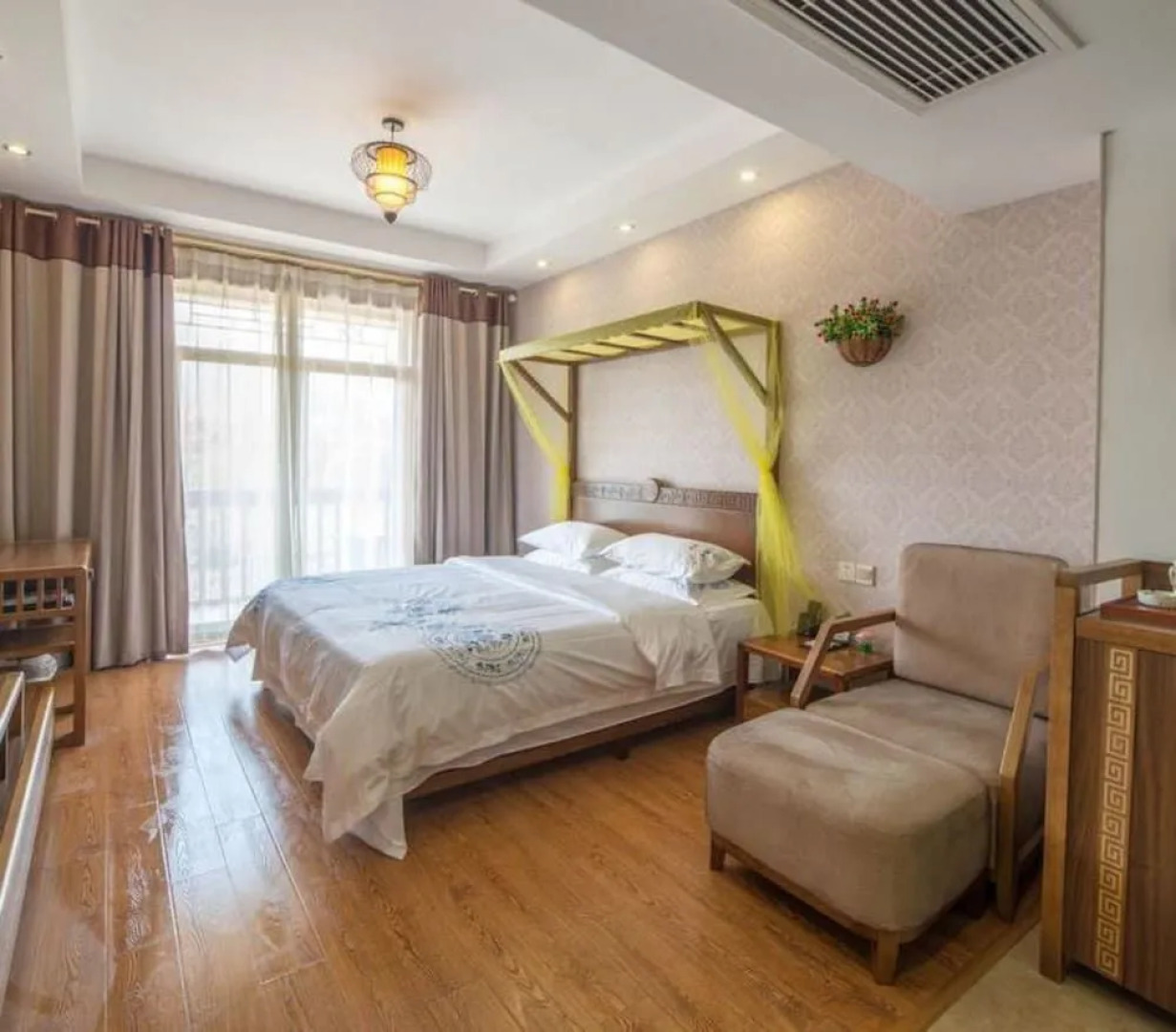 Home in the Distance Hotel