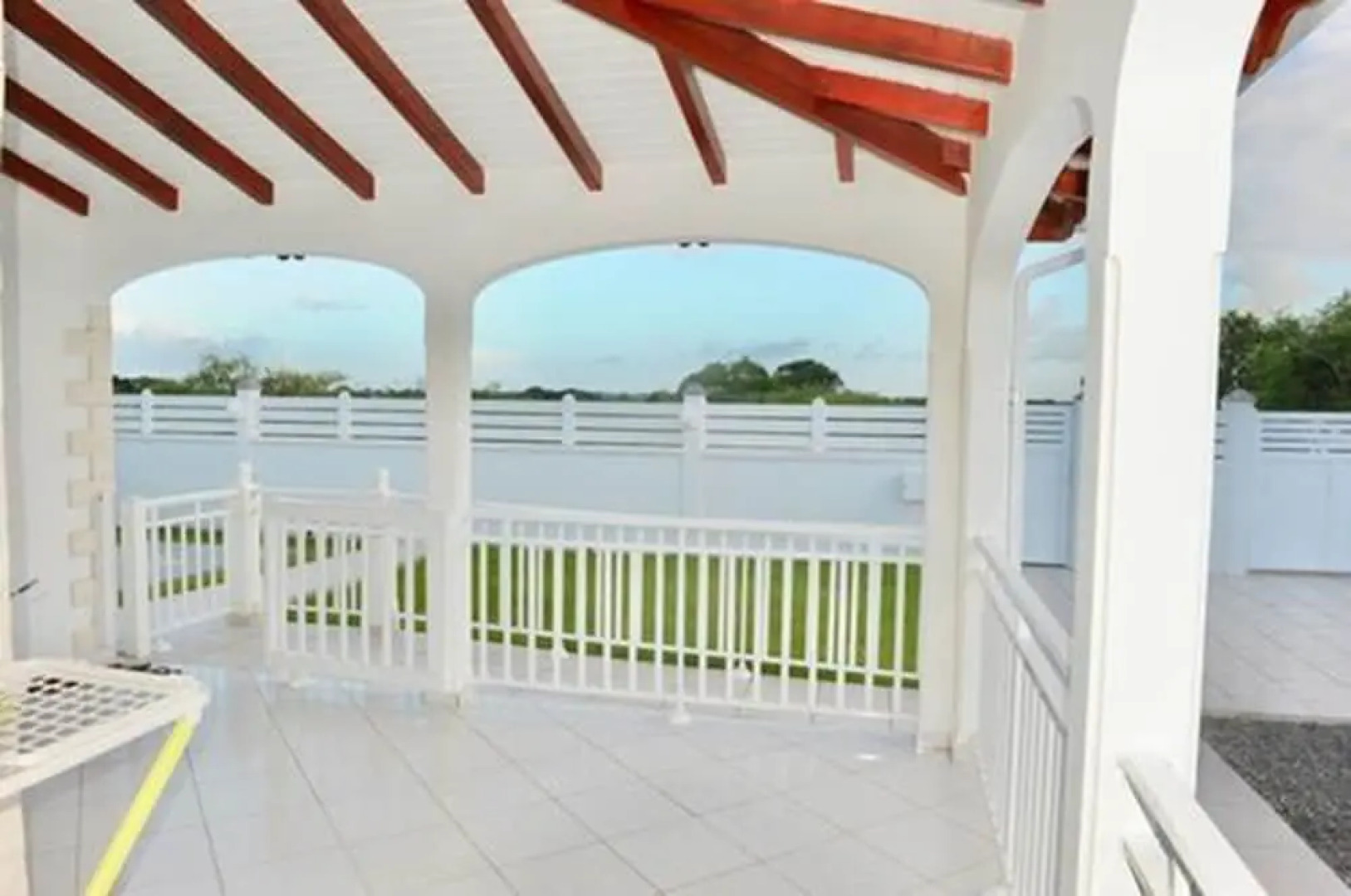 Villa Hibiscus cloturée-parking-plages