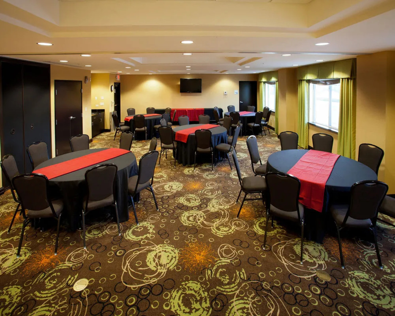 Holiday Inn Express & Suites Tulsa South Bixby