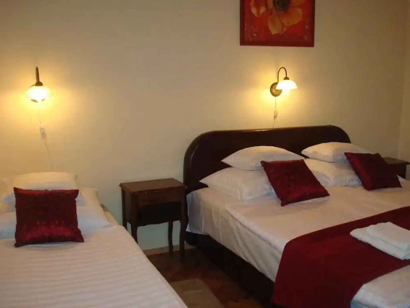 Hotel Napsugár és Gulyás Kunyhó Étterem