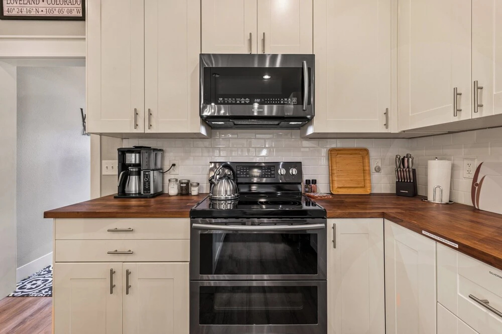 Cozy Chic Home In Downtown Loveland!