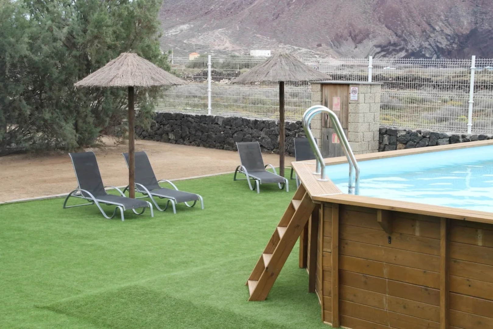 Eco-wooden Houses Camping Montaña Roja