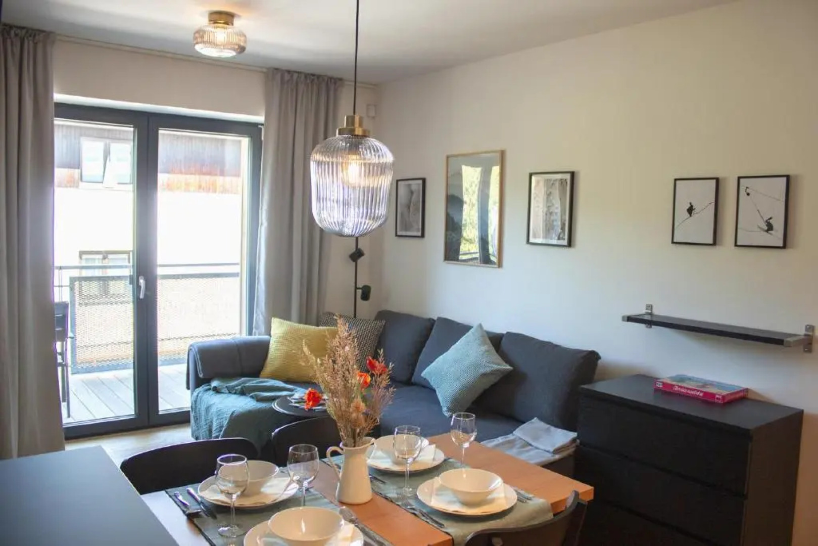 Enjoy Harrachov - Atraktivní klidný klimatizovaný apartmán 20 v centru Harrachova, parkováním s wallboxem EV, Wifi, herní konzolí, Ipad, Netflix, výhledem do zahrady a na romantický kostelík