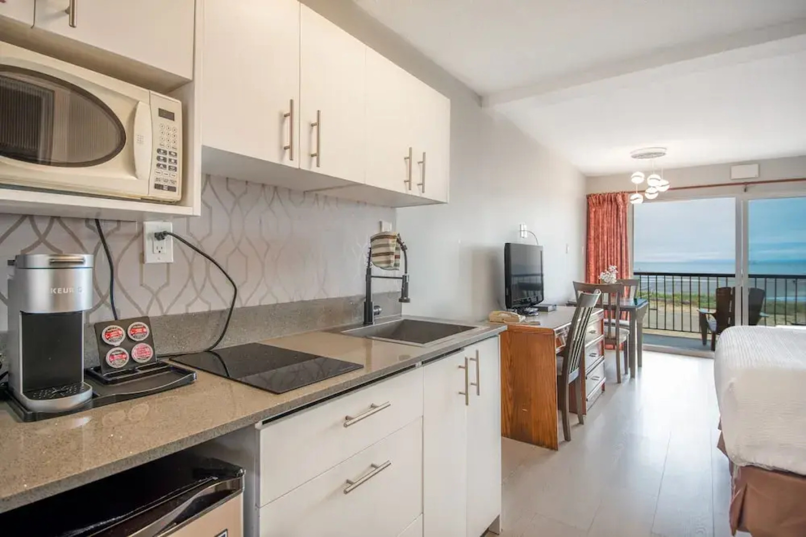 Sea Edge Beachside Hotel