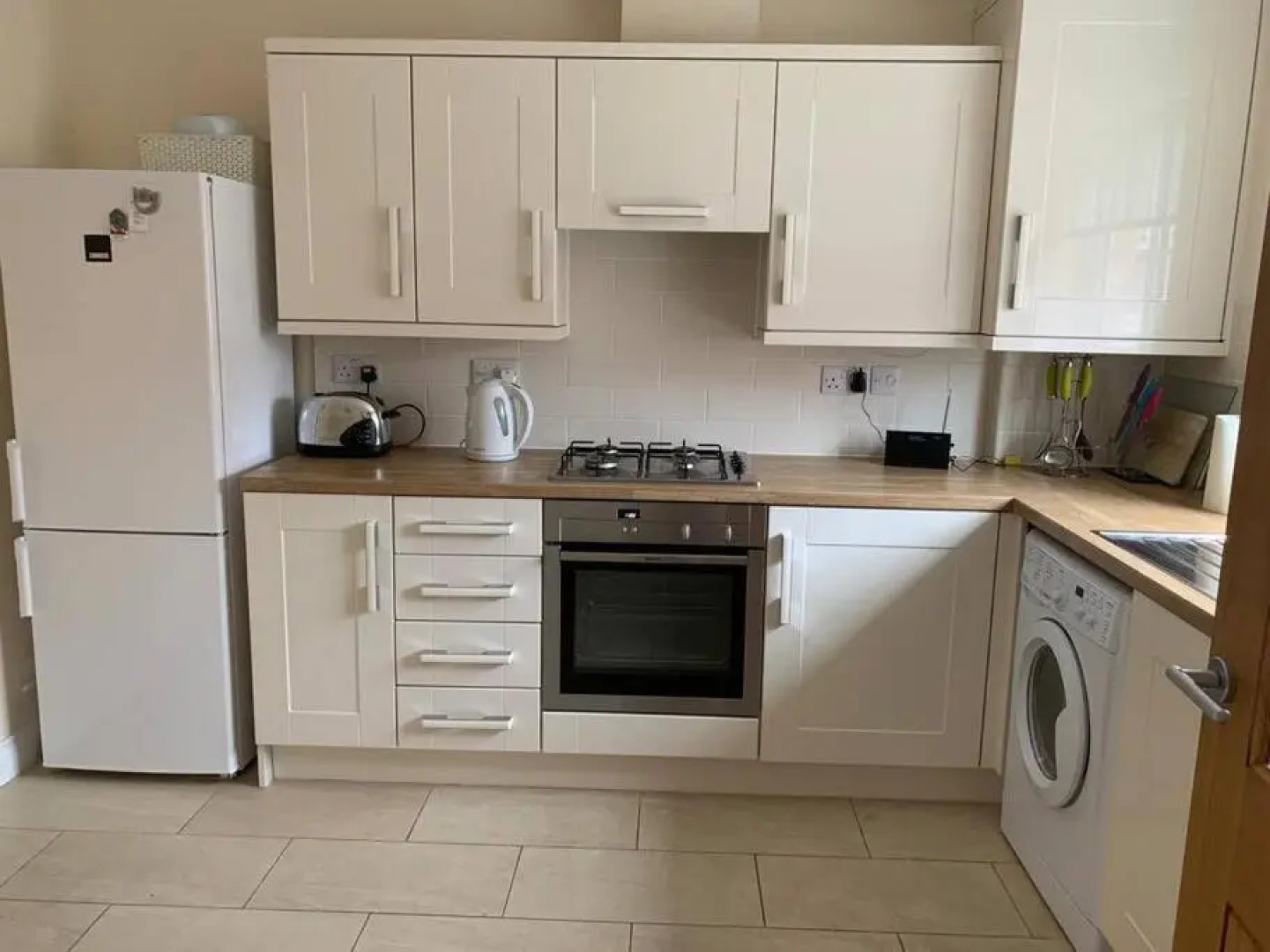 Cheerful 3 Bedroom Home Close To Beach And High St