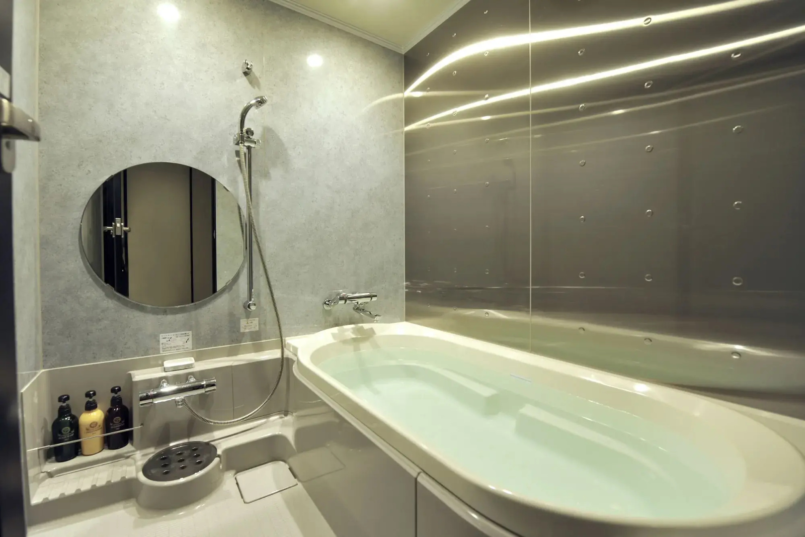 Cross Hotel Osaka