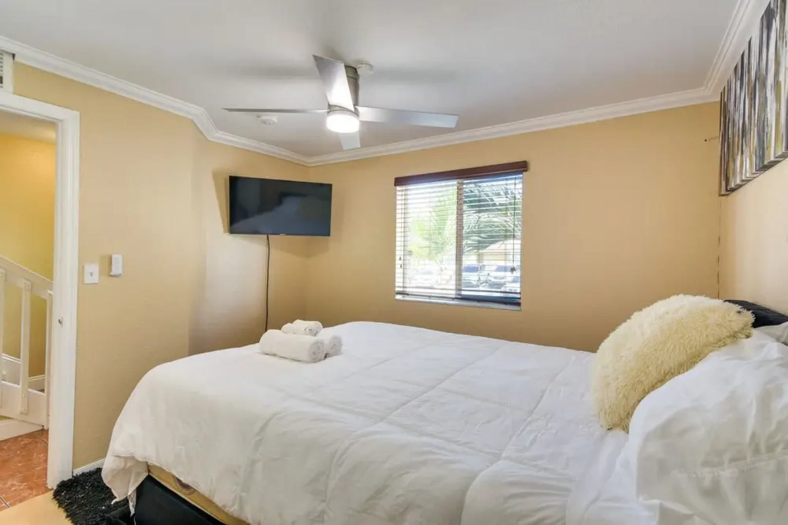 Opa-locka Townhome, 15 Mi to Miami Beach!