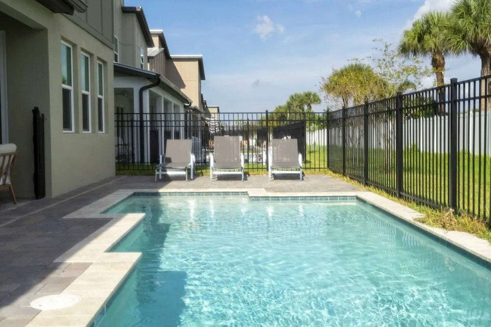 Gorgeous 8B 7BA Melbournbeach w Pool Dock Beach