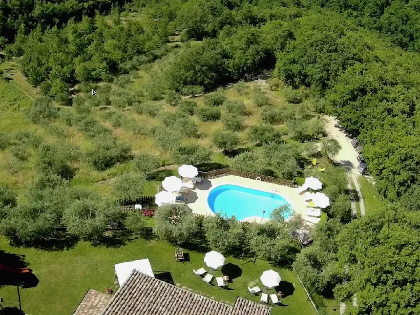 Spacious Farmhouse in Valfabbrica With Pool