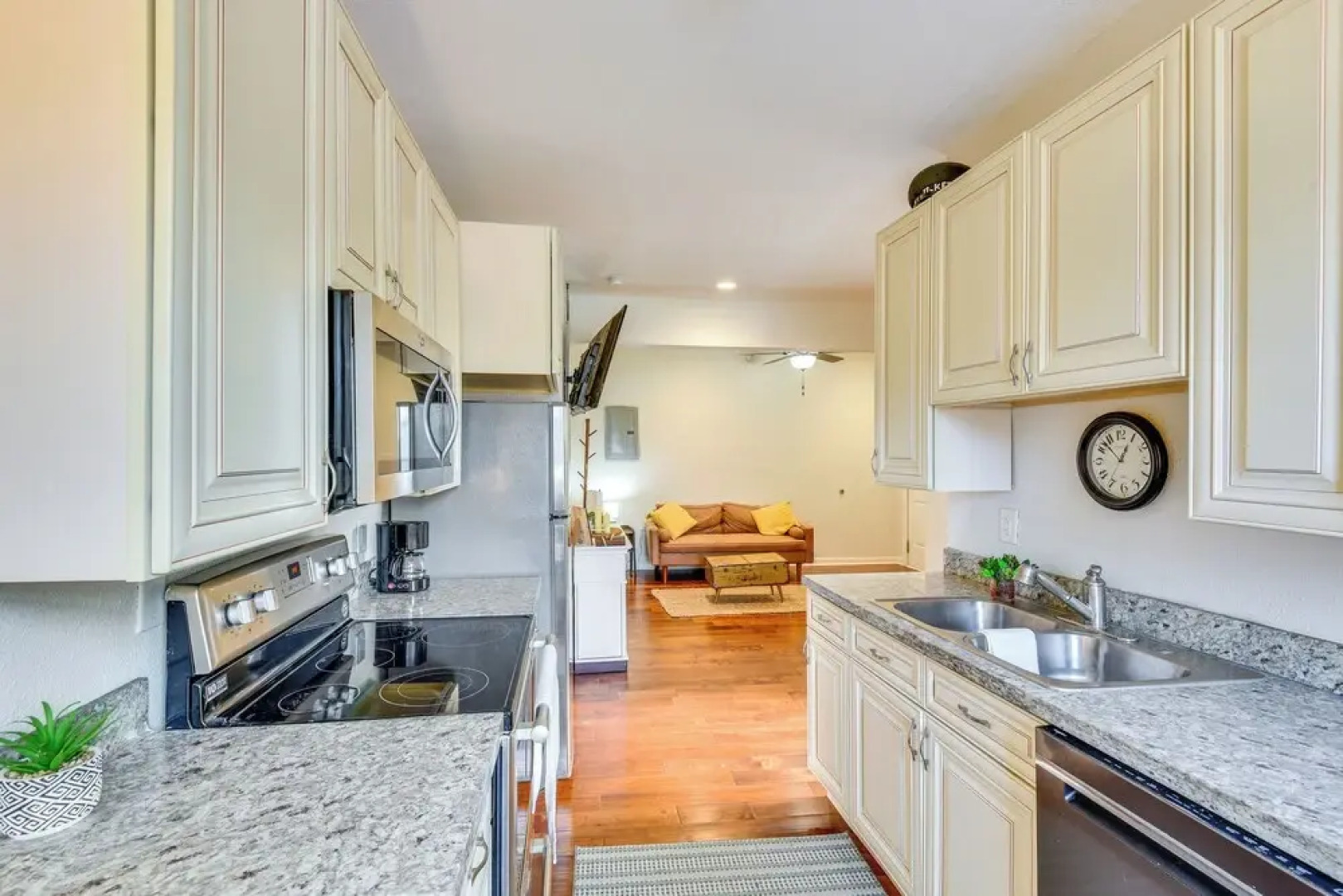 2 Mi to Warren Dunes - Bright Sawyer Apartment!