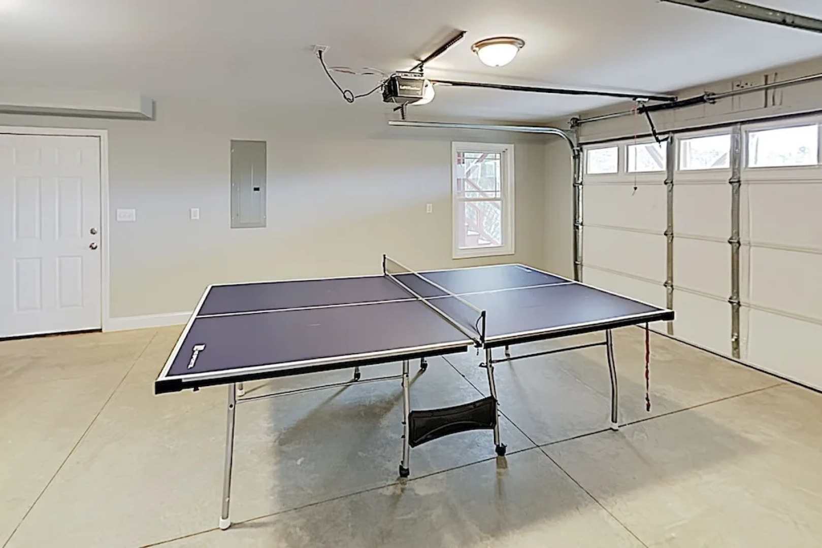 River-view Deck & Hot Tub! Minutes To Downtown 3 Bedroom Home