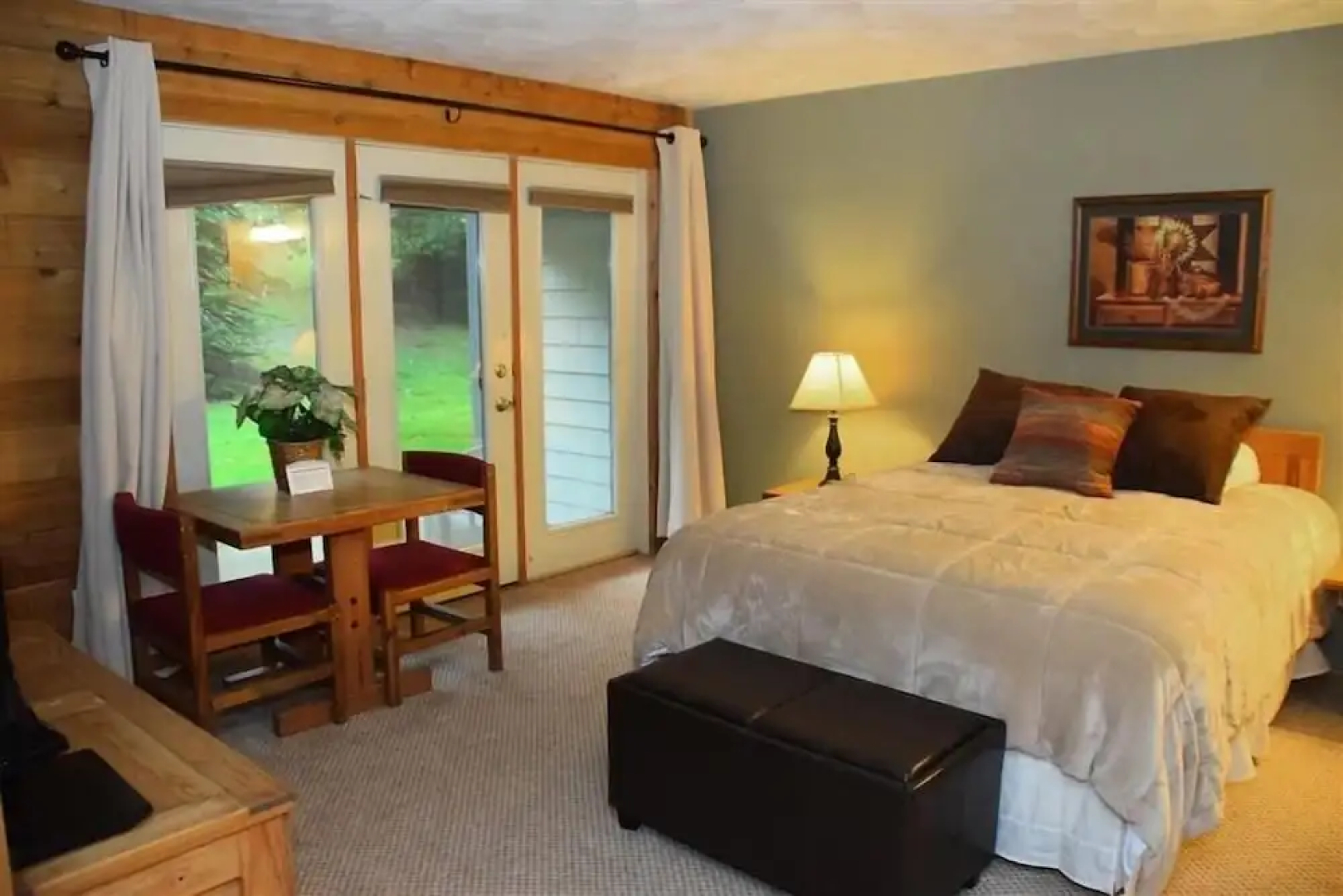 Seven Springs 3 BR Condo, walk to slopes! by RedAwning
