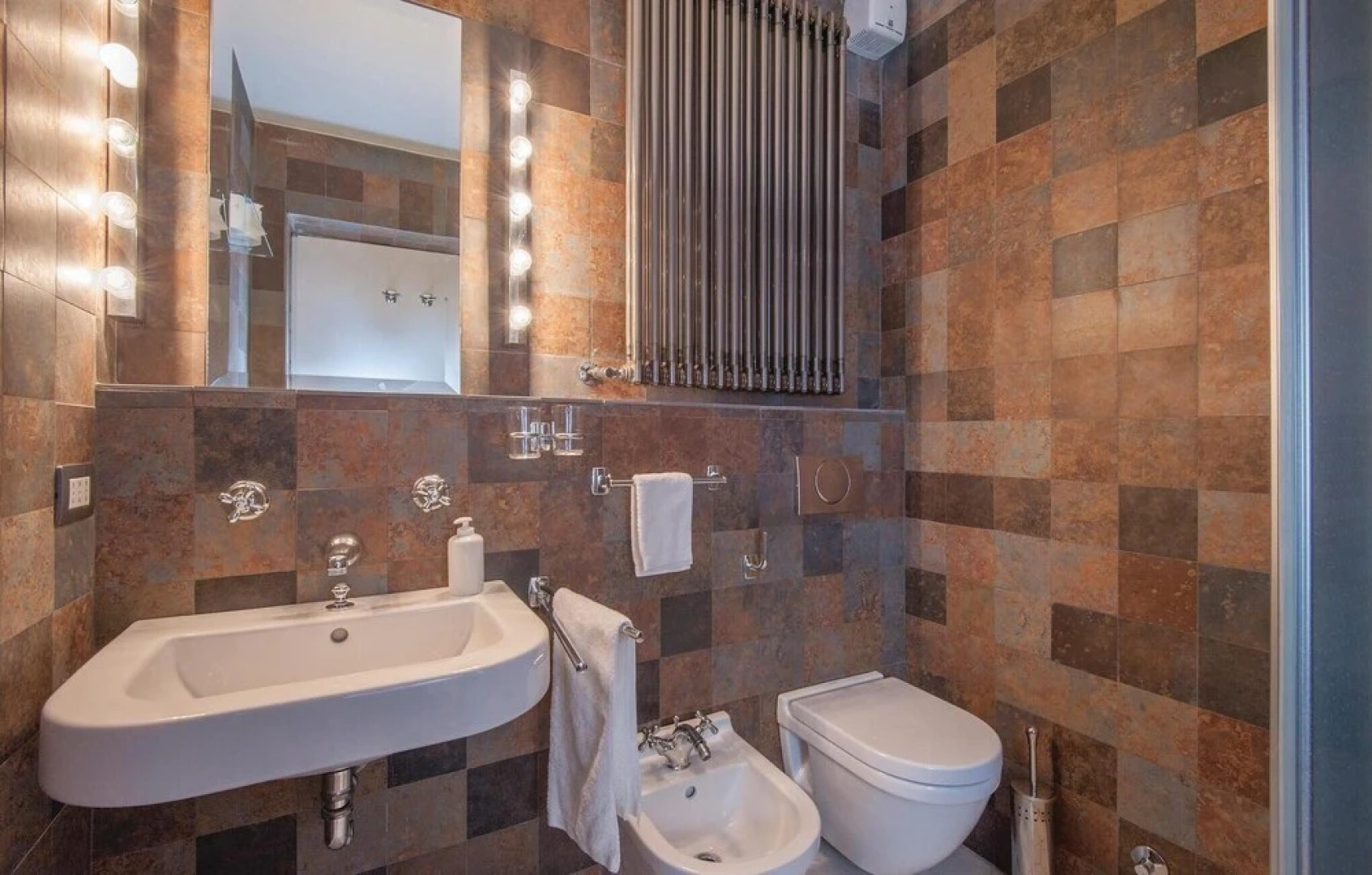 Beautiful Home in Perugia With 6 Bedrooms, Private Swimming Pool and Outdoor Swimming Pool