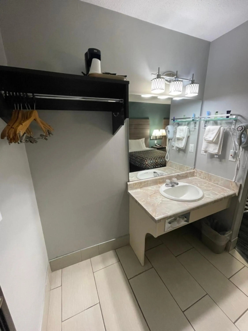 Countryside Inn & Suites